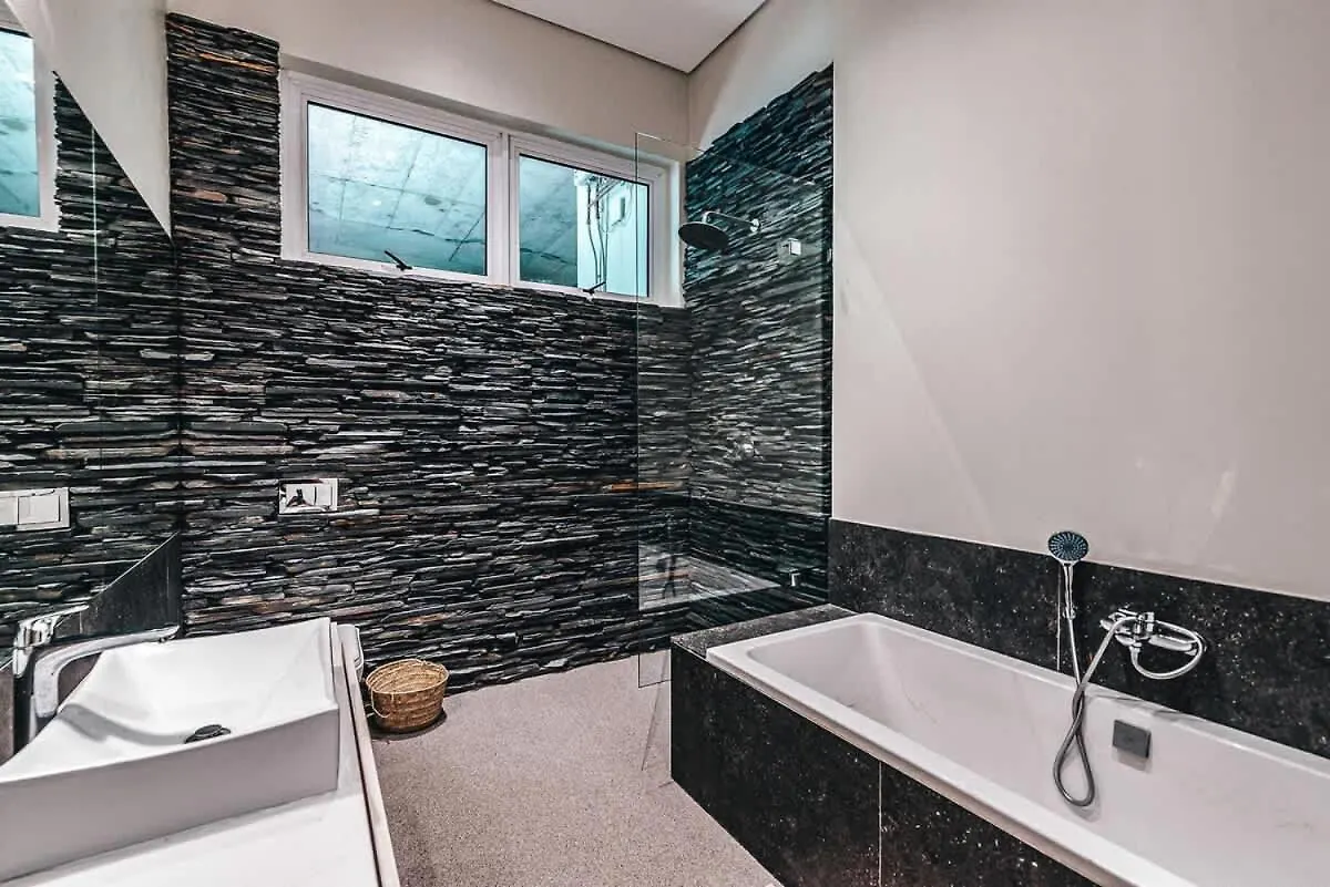 Beautiful Camps Bay Oasis For Family Fun Villa Cape Town